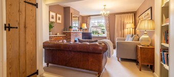 Immaculate luxury retreat in pretty village with great pubs - Box Valley Cottage