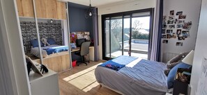 4 bedrooms, iron/ironing board, travel crib, free WiFi