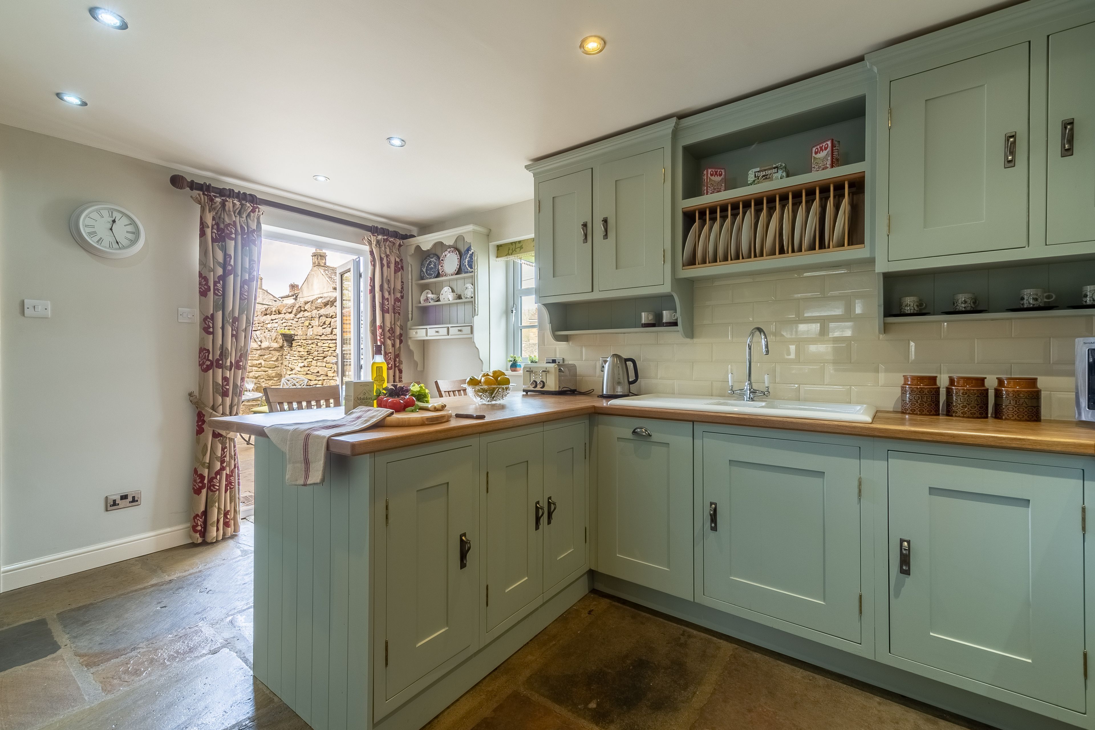 Réfrigérateur, micro-ondes, four, lave-vaisselle