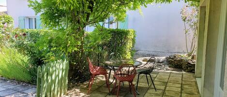 屋外ダイニングエリア