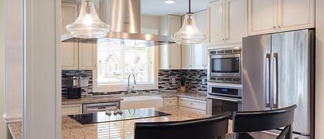 Microondas, horno, parrilla de estufa y lavavajillas