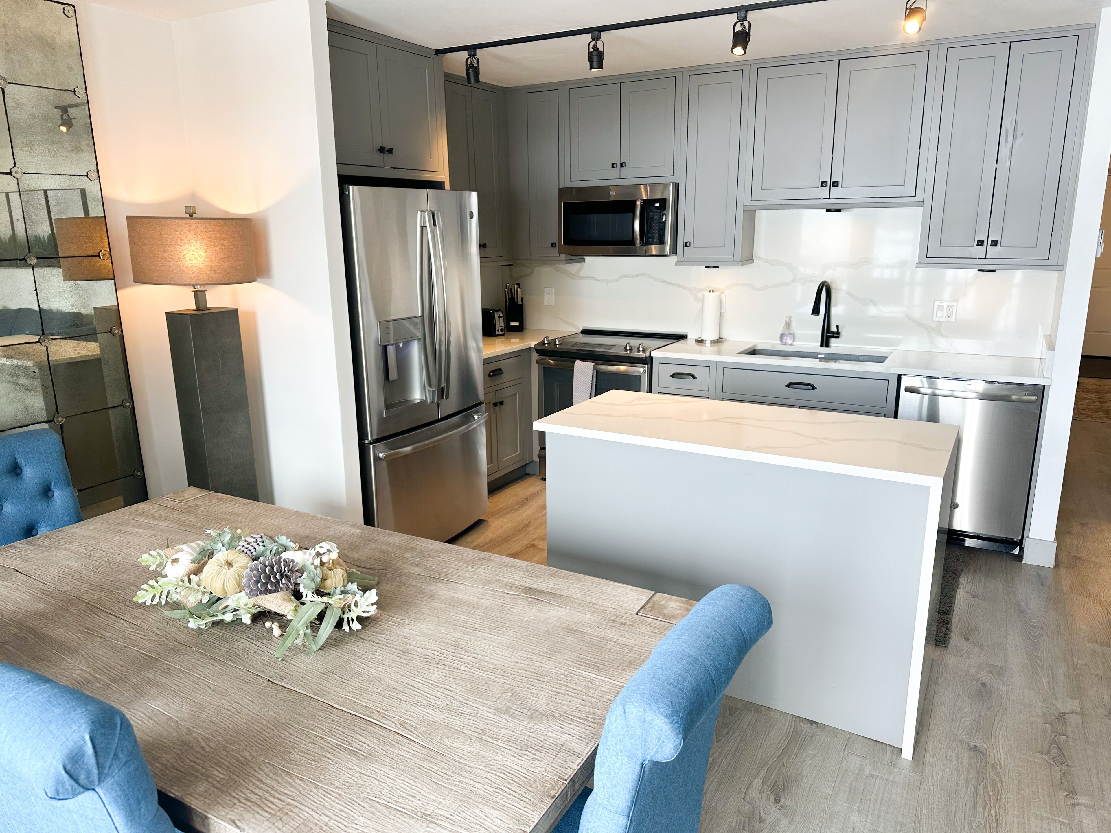 Lionshead Village Vantage Point 2bdr 2bath Condo Steps from Gondola-sleeps 6 