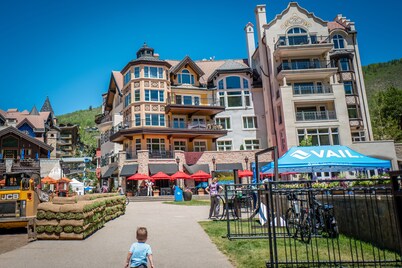 Lionshead Village Vantage Point 2bdr 2bath Condo Steps from Gondola-sleeps 6 