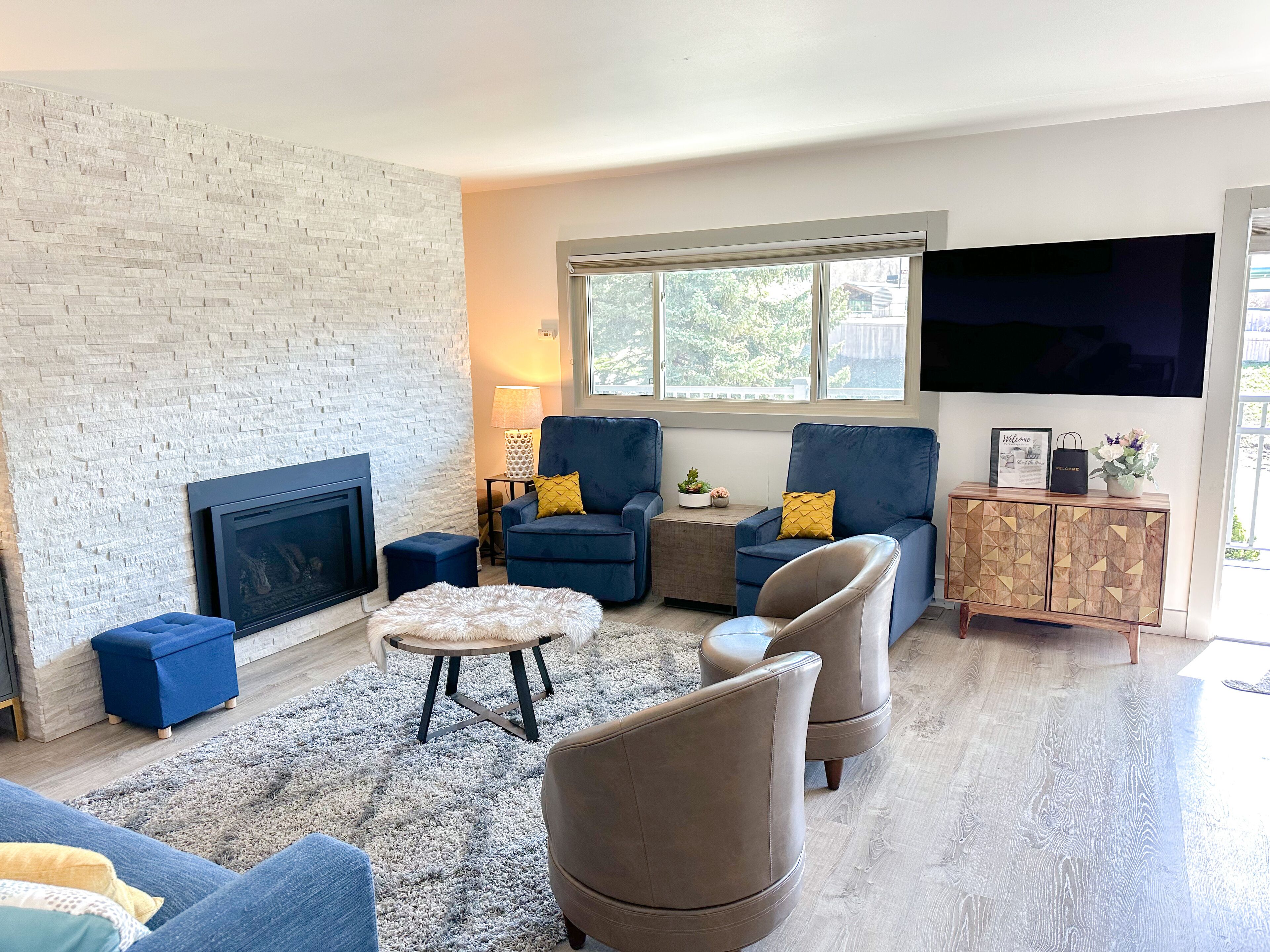 Lionshead Village Vantage Point 2bdr 2bath Condo Steps from Gondola-sleeps 6 