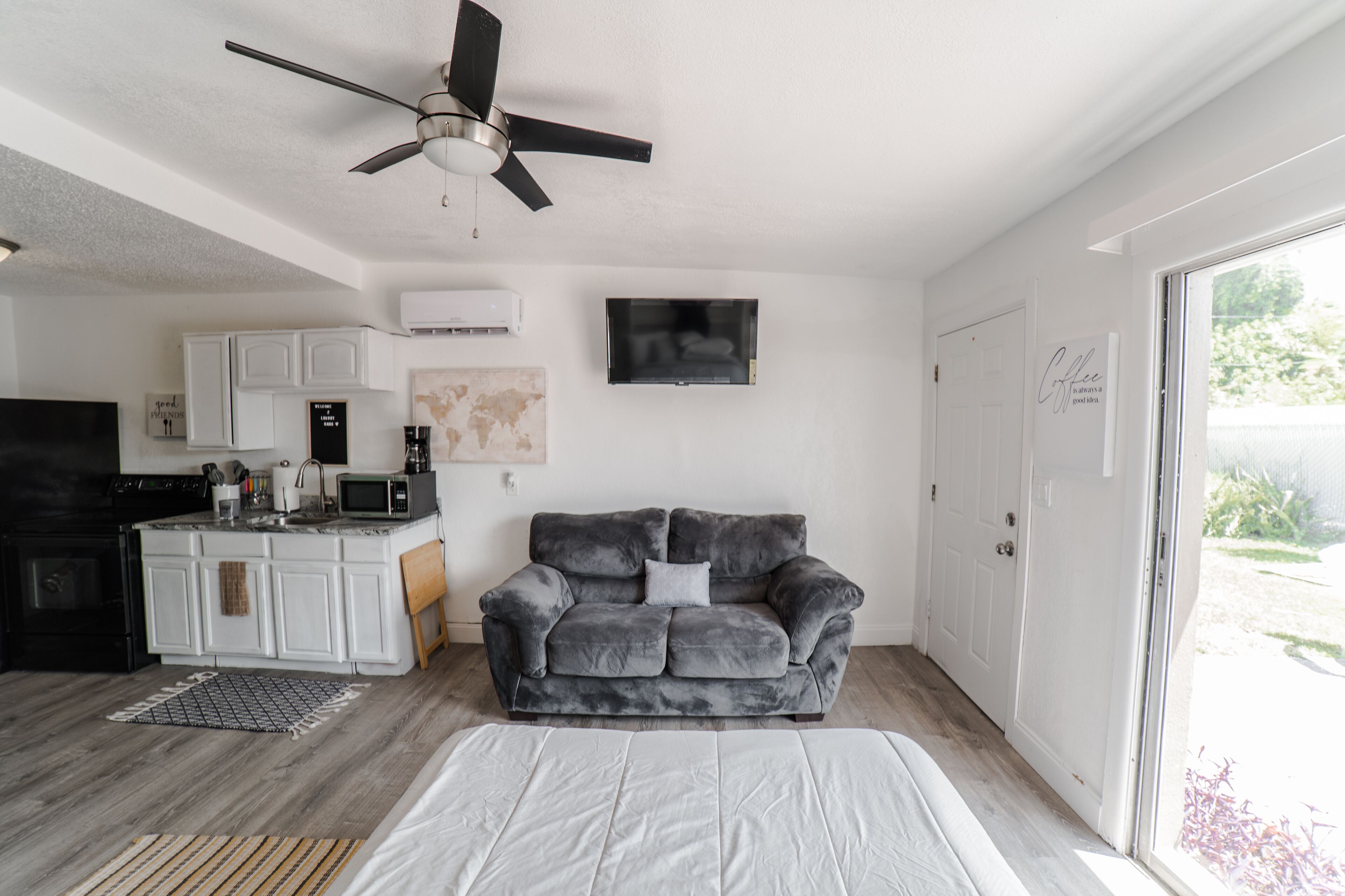 Beachside Studio Close to the Beach!