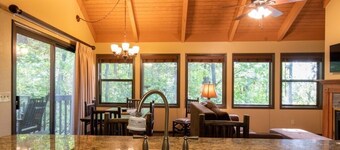 Wisconsin Dells | Pool & Waterpark Access | Family Townhome Stay