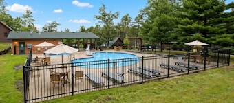 Wisconsin Dells | Pool & Waterpark Access | Family Townhome Stay