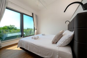 4 dormitoris, caixa forta a l'habitació i escriptori 