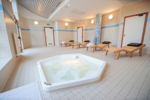 Een sauna, een bubbelbad, een stoombad