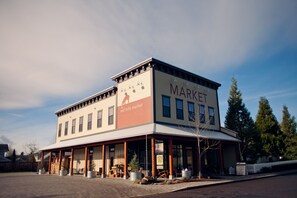 Exterior - Walk to 9 Wineries & Red Hills Market•Firepit•Trellis•Swing•Fast Wifi (Dundee)