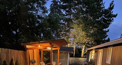 Walk Score: 99, Outdoor Oasis: Outdoor Shower, Fire-Pit, BBQ, Swing, Fast Wifi.