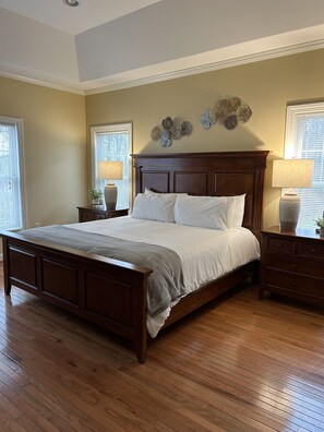 4 bedrooms, iron/ironing board, free WiFi, bed sheets