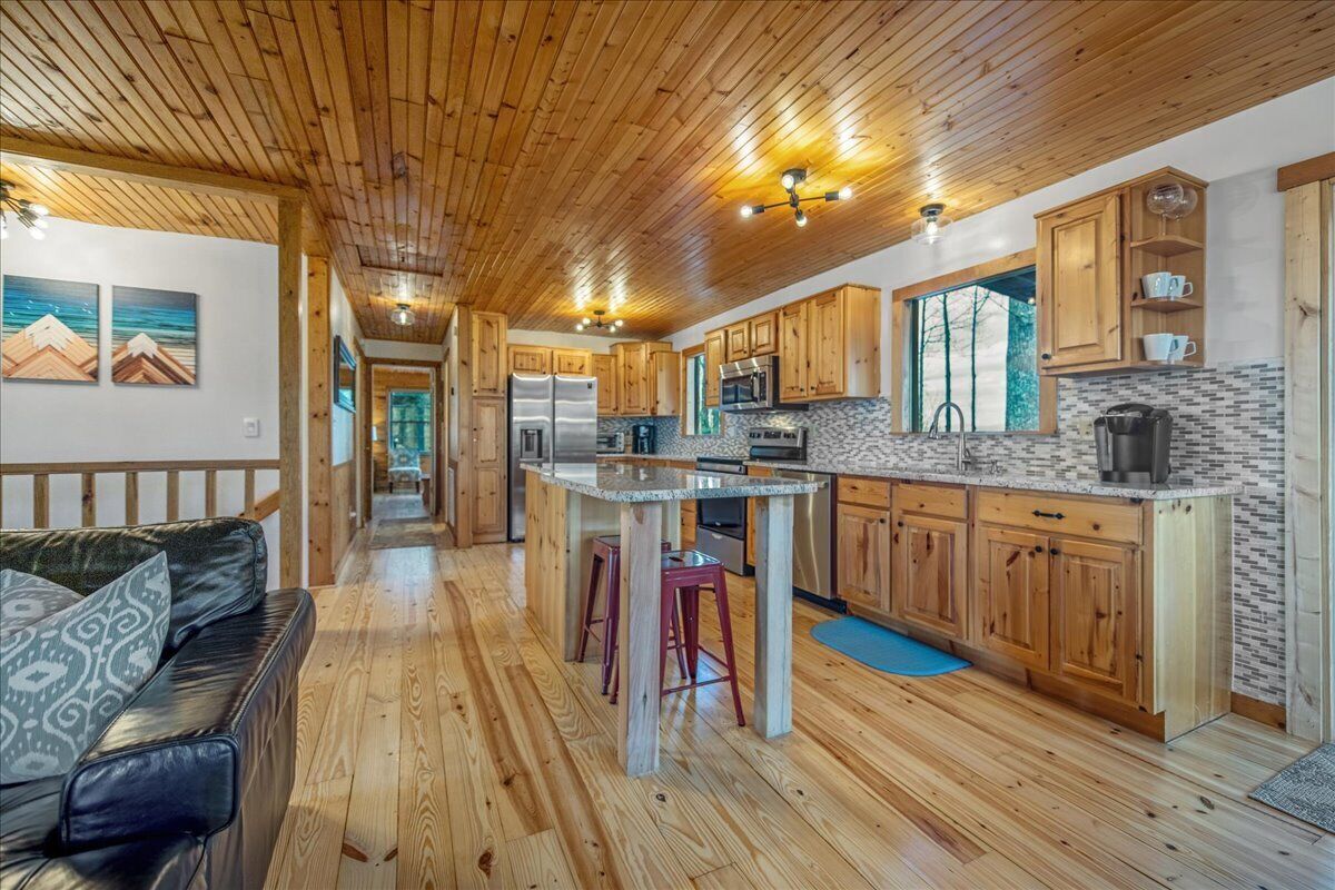 3B/3B, Mountain Views, Hot Tub, 2 Fireplaces 