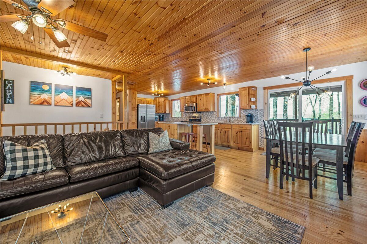 3B/3B, Mountain Views, Hot Tub, 2 Fireplaces 