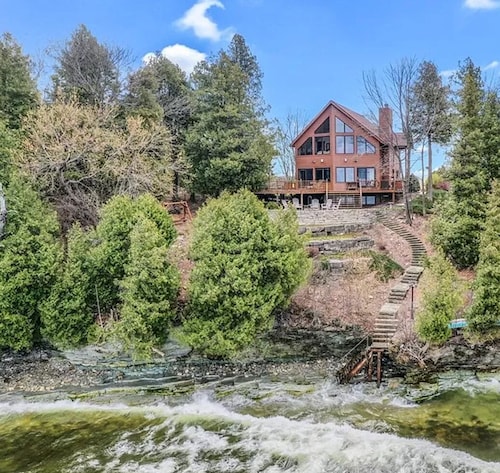 5 Bedroom Waterfront: Perfect Door County Getaway - best ice fishing steps away