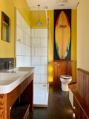 Casa, varias camas | Baño | Bañera y ducha independientes, bañera profunda y secador de pelo