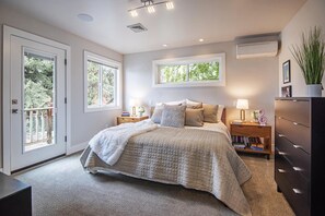 3 bedrooms, desk, iron/ironing board, travel crib
