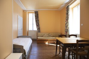3 Schlafzimmer, Bügeleisen/Bügelbrett, Reisekinderbett, kostenloses WLAN
