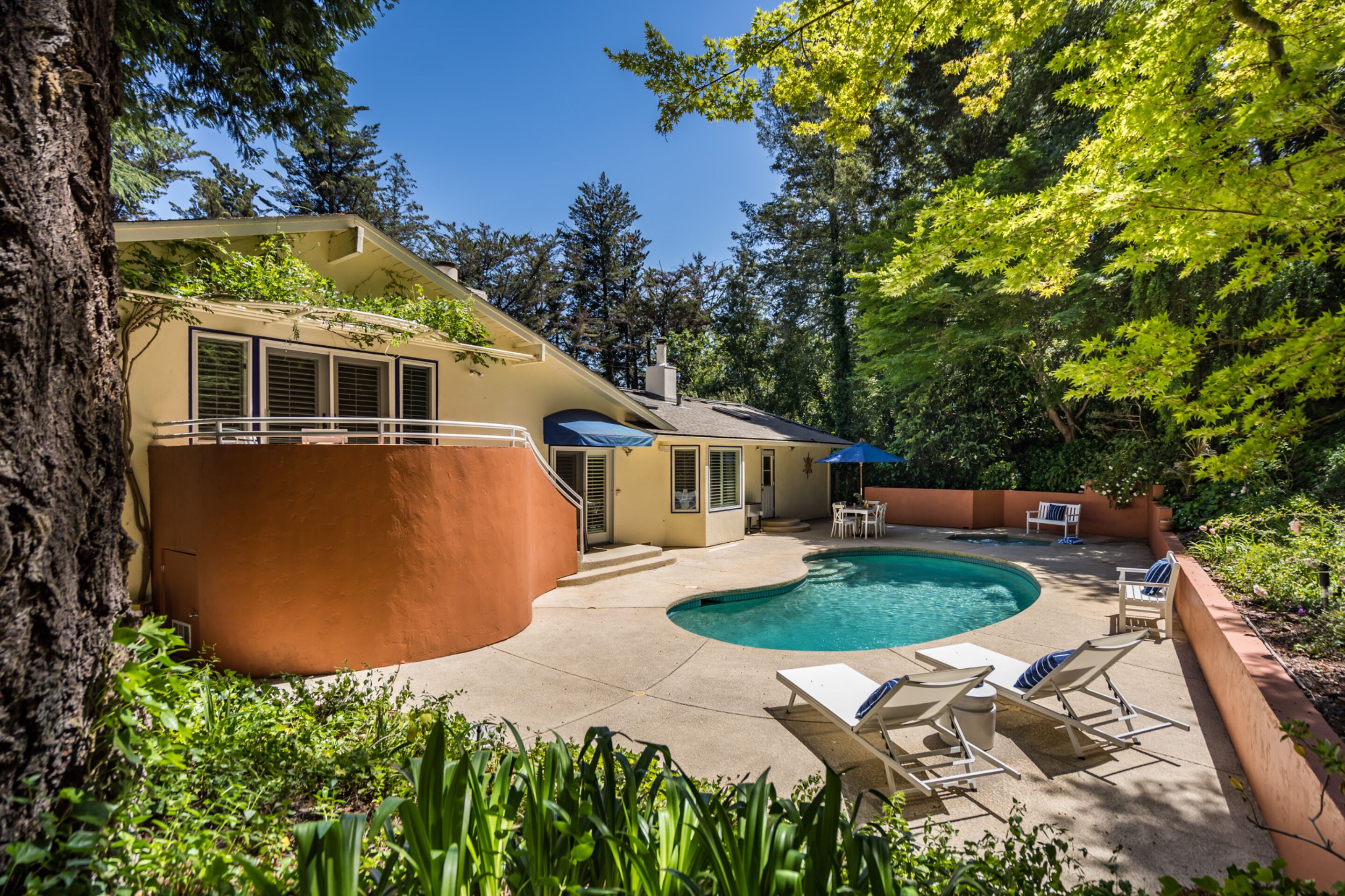 León by AvantStay | Private Breathtaking Character Cottage w/ Pool & Hot Tub