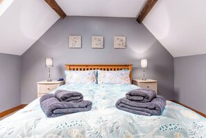3 bedrooms, iron/ironing board, free WiFi, bed sheets
