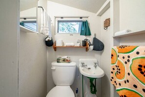 Haartrockner, Handtücher, Toilettenpapier