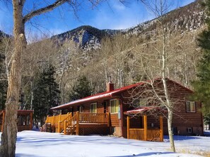 Exterior - Aspen Grove soak in the hot tub, enjoy hot chocolate, and a cozy fireplace! (Nathrop)