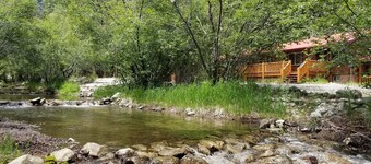 Aspen Grove soak in the hot tub, enjoy hot chocolate, and a cozy fireplace!