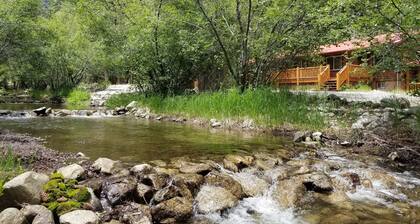 Aspen Grove soak in the hot tub, enjoy hot chocolate, and a cozy fireplace!