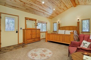 Interior - Aspen Grove soak in the hot tub, enjoy hot chocolate, and a cozy fireplace! (Nathrop)