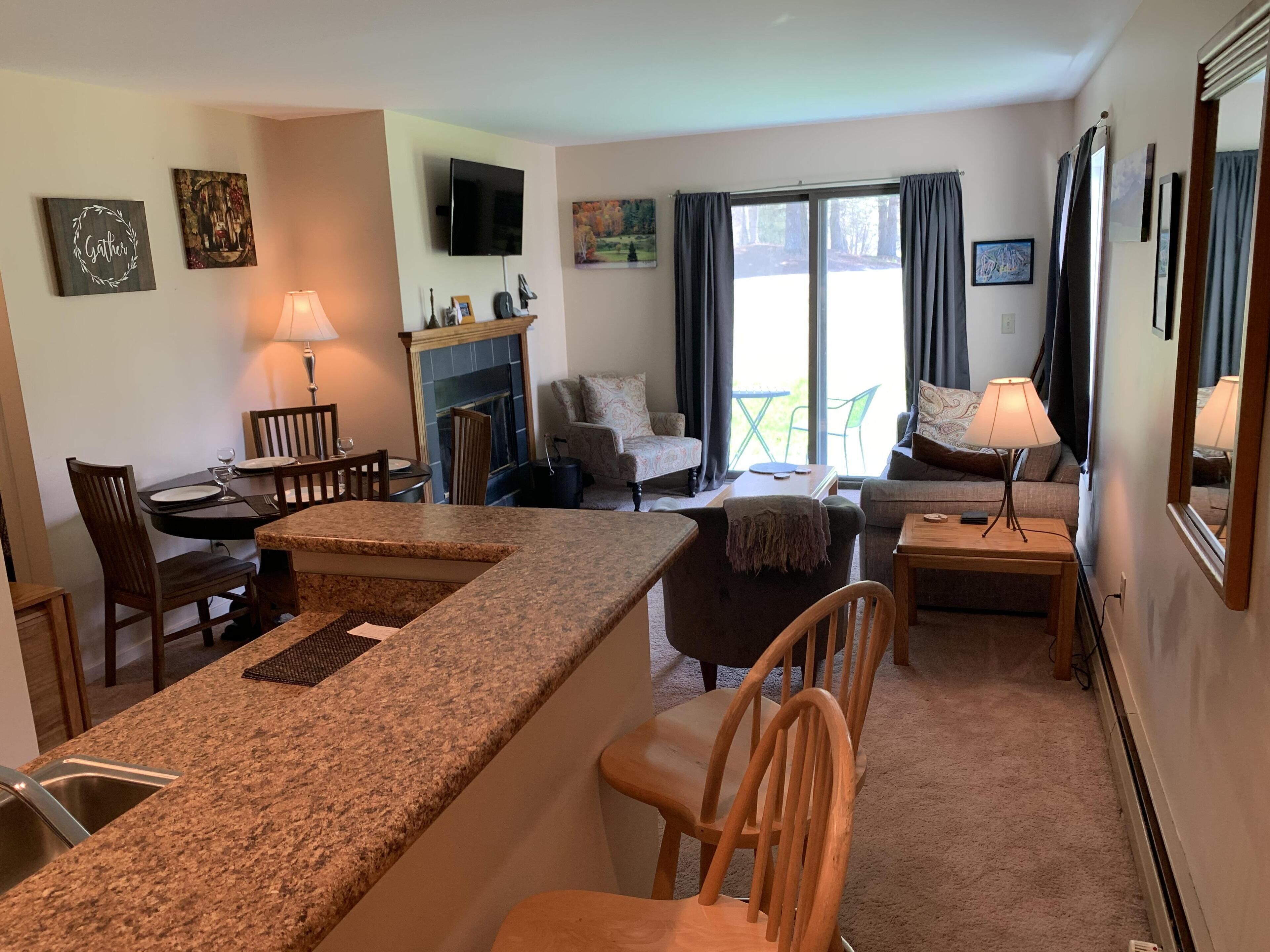 Comfortable, Redecorated Condo at Mount Snow