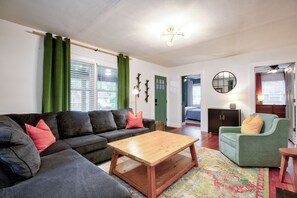 Smart TV - Deacon Stays: The Brookwood - Walk to WFU (Winston-Salem)