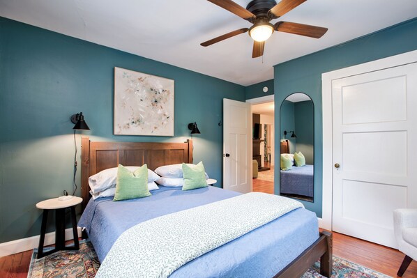 4 bedrooms, iron/ironing board, free WiFi, bed sheets