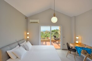 2 bedrooms, in-room safe, desk, iron/ironing board
