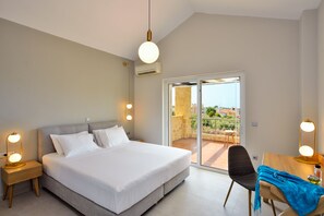 2 bedrooms, in-room safe, desk, iron/ironing board