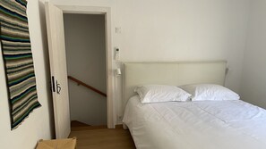 1 habitación, tabla de planchar con plancha y internet