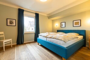 2 bedrooms, travel cot, free WiFi, bed sheets