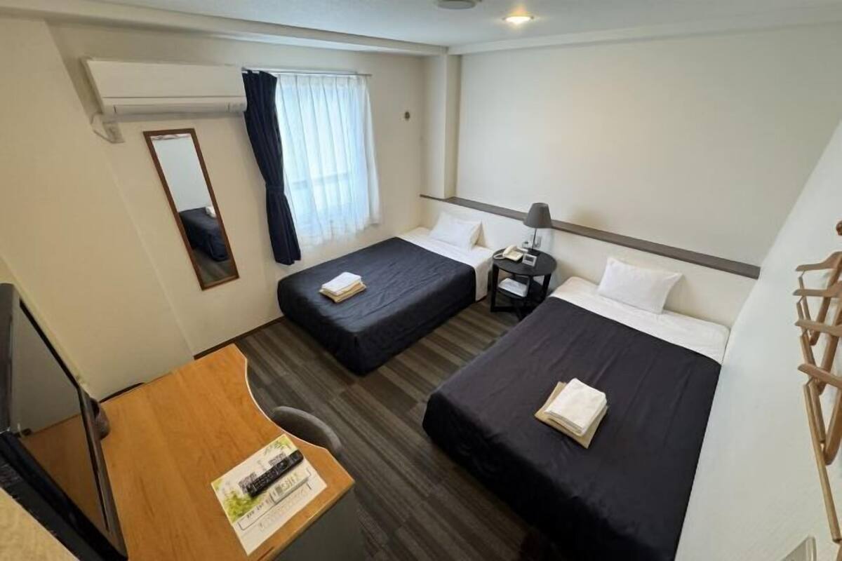 Desk, laptop workspace, WiFi (free), bed sheets