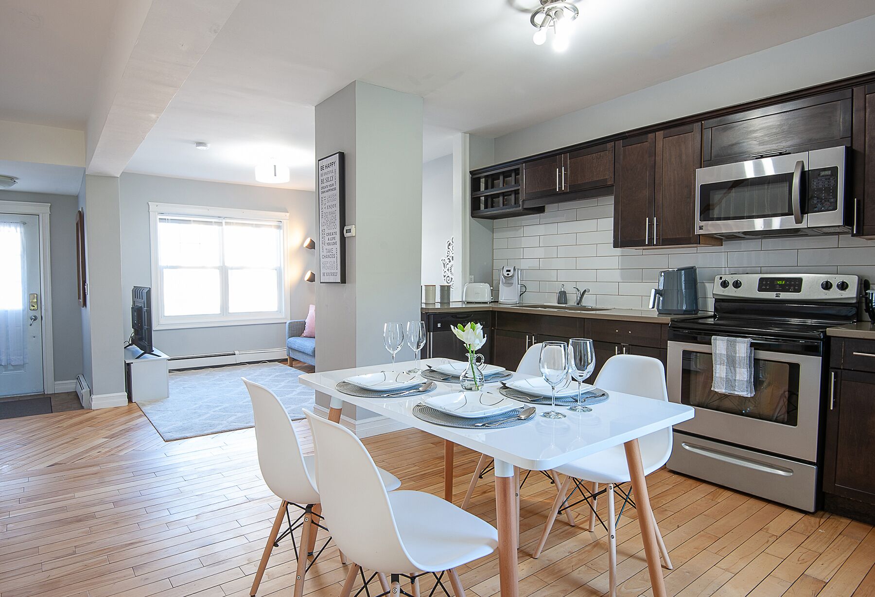 Modern bright 2bd steps from Downtown