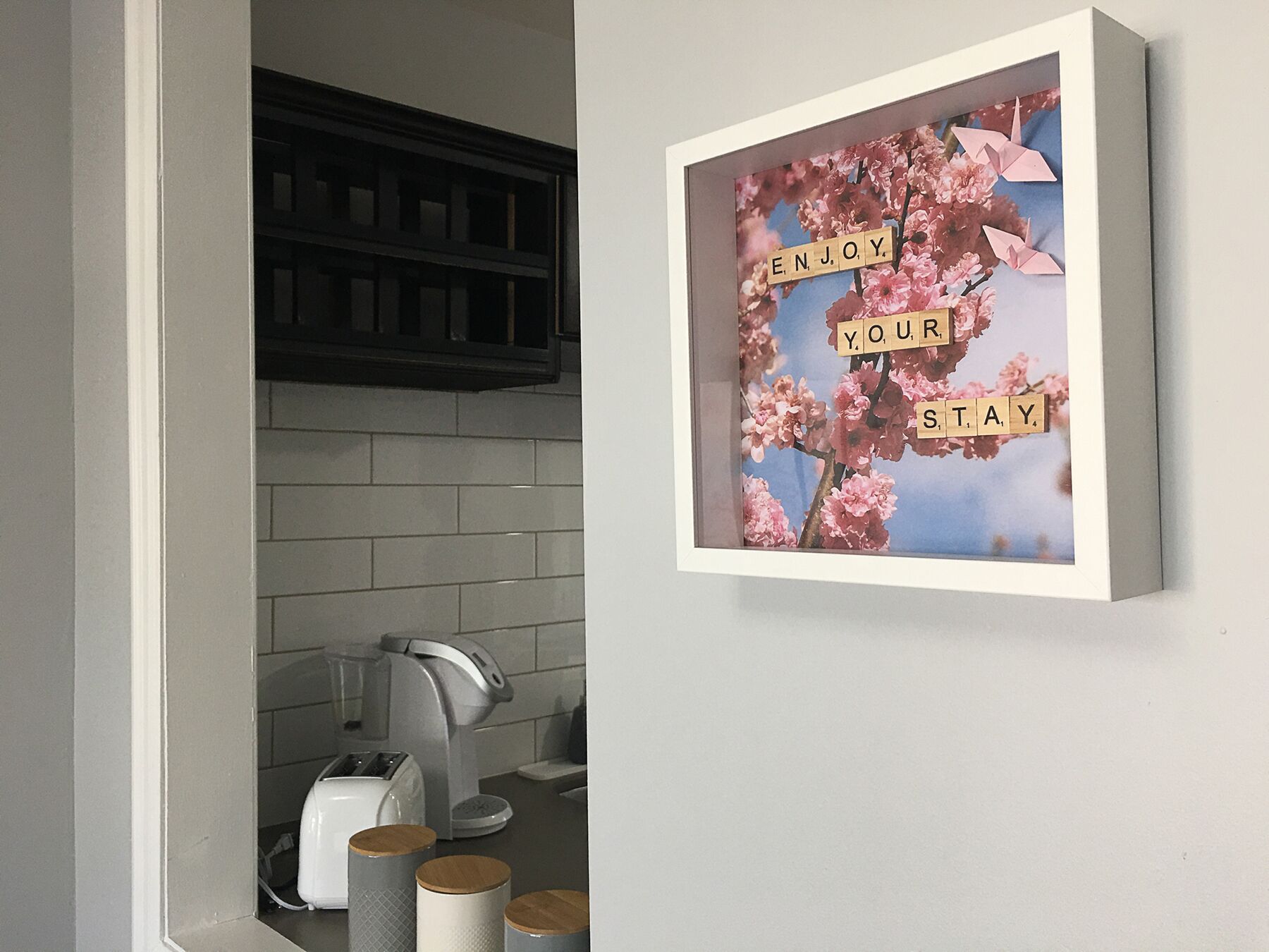 Modern bright 2bd steps from Downtown