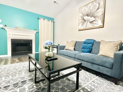 Newly Renovated Home- Clean & Comfy