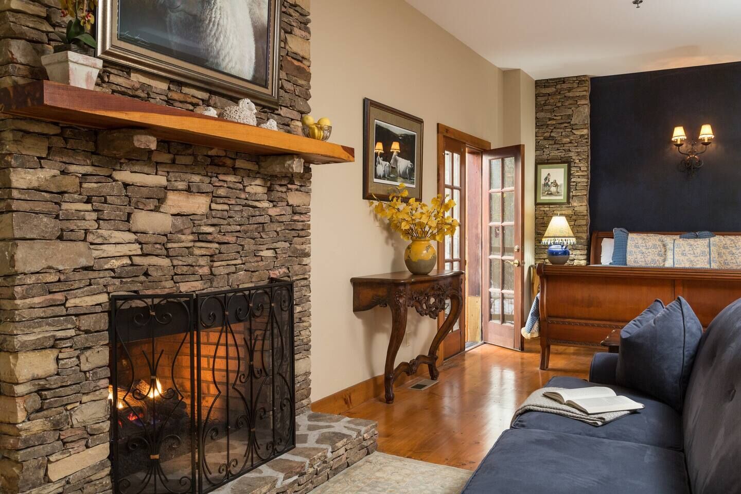 Provence Themed w/Breathtaking Mountain Views!