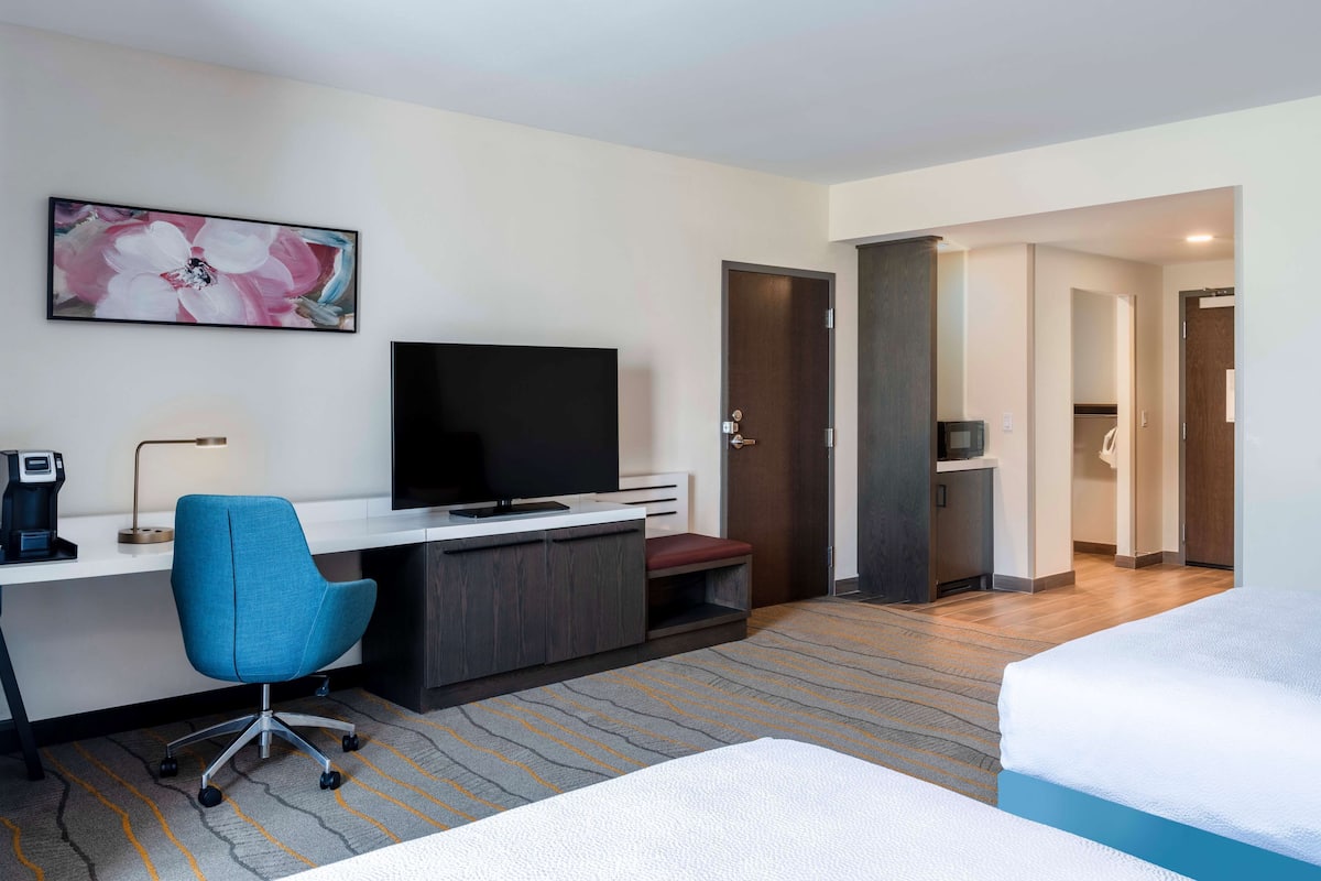 Room, 2 Queen Beds, Accessible, Bathtub | Hypo-allergenic bedding, in-room safe, desk, laptop workspace