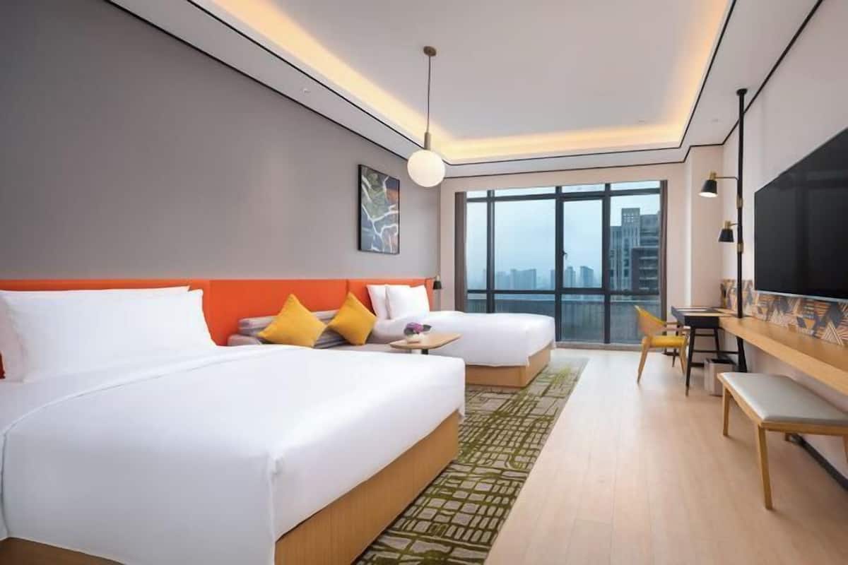1 bedroom, premium bedding, pillow-top beds, in-room safe