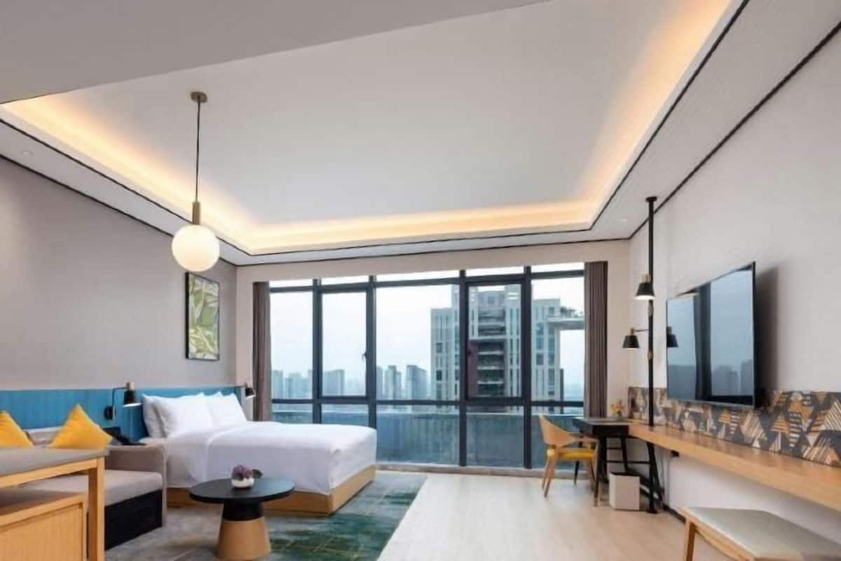 1 bedroom, premium bedding, pillow-top beds, in-room safe