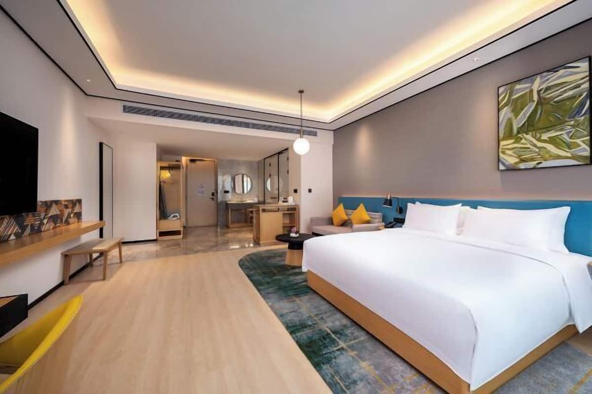 1 bedroom, premium bedding, pillow-top beds, in-room safe