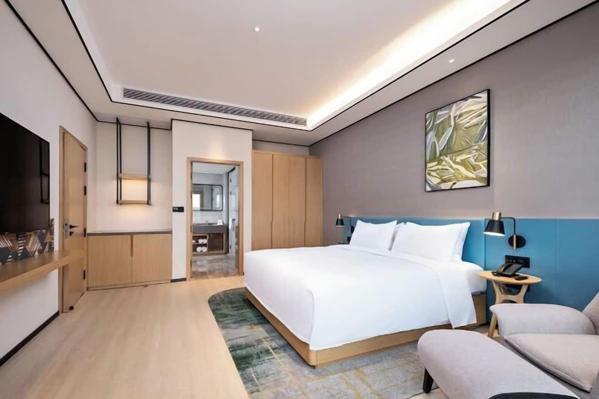 1 bedroom, premium bedding, pillow-top beds, in-room safe
