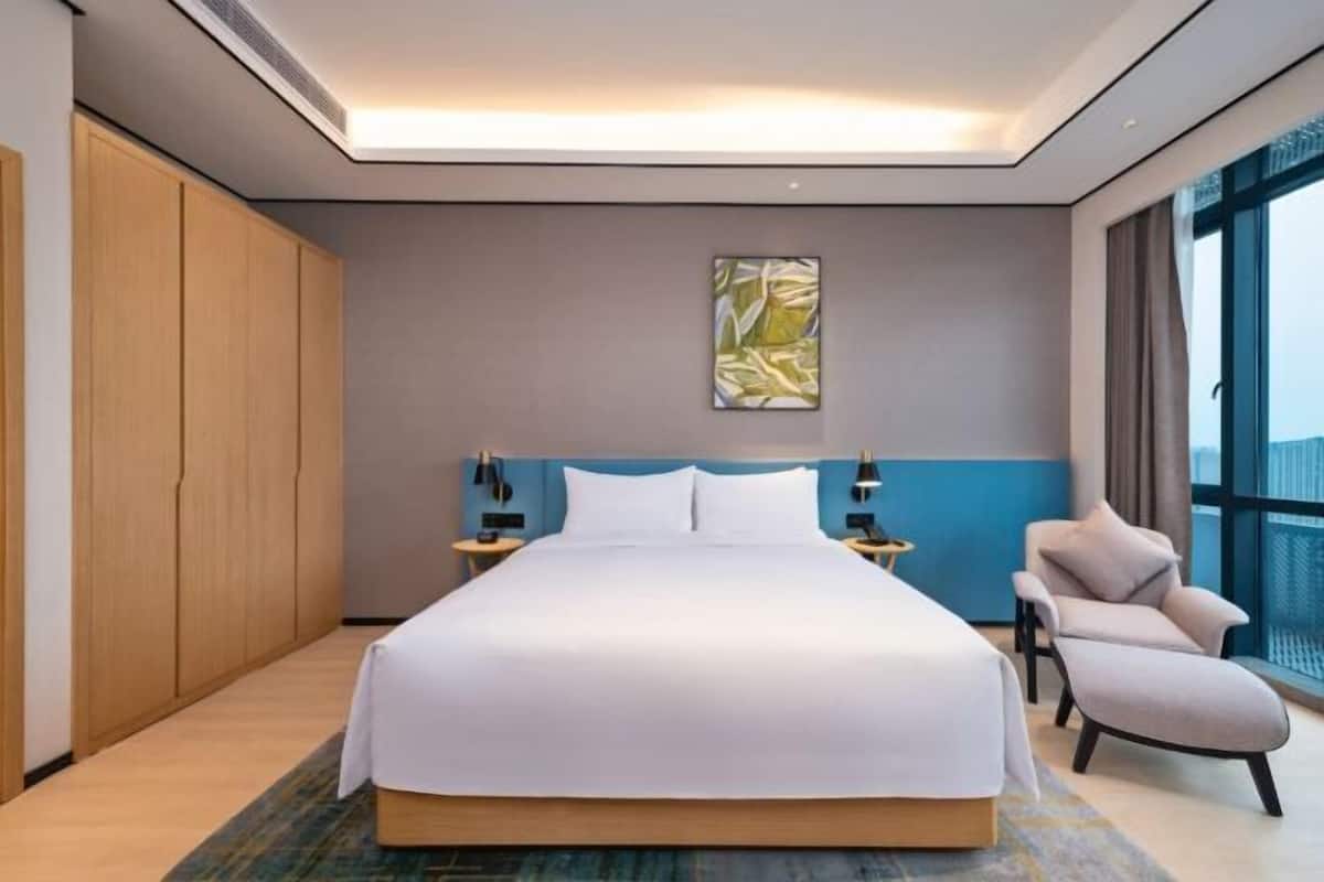 1 bedroom, premium bedding, pillow-top beds, in-room safe