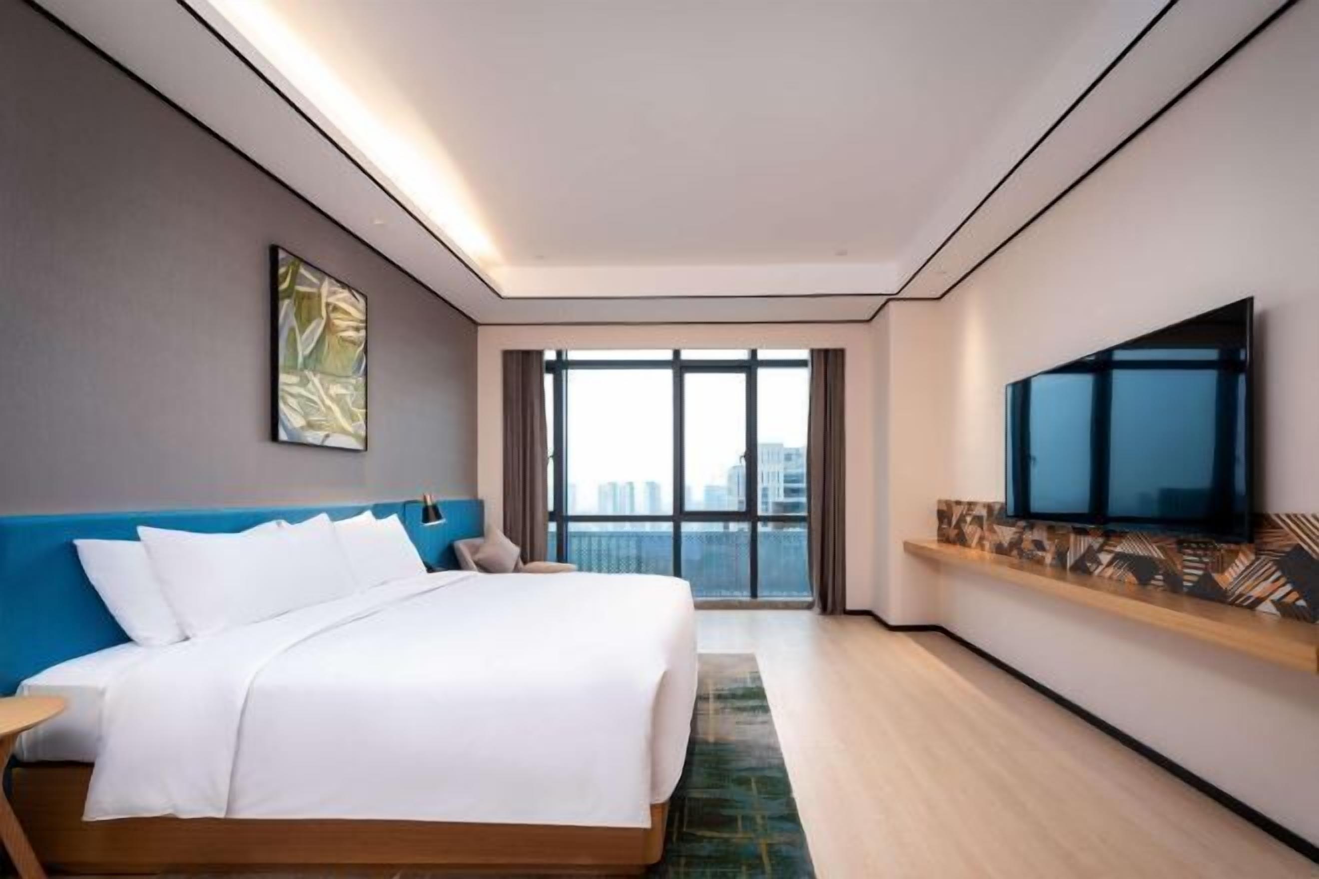 Premium bedding, pillowtop beds, in-room safe, individually decorated