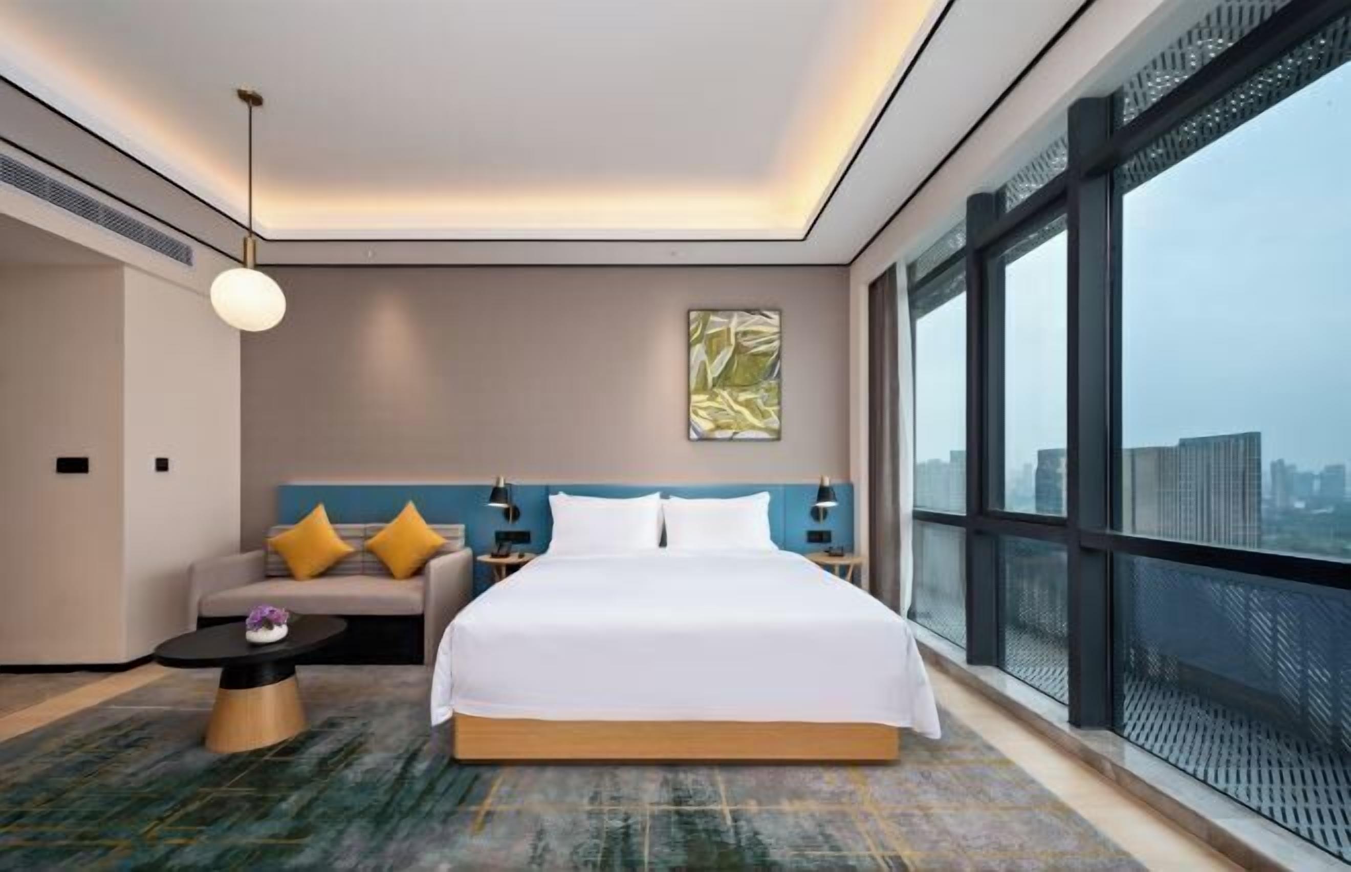 Premium bedding, pillowtop beds, in-room safe, individually decorated