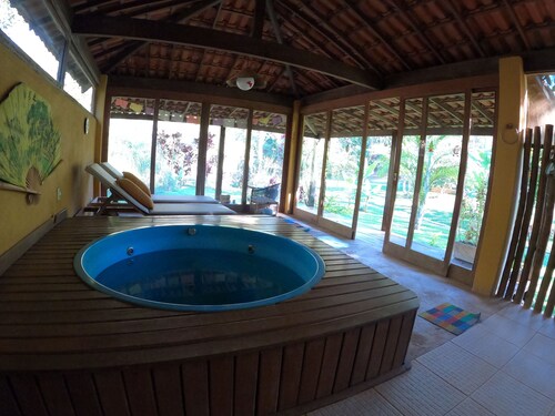 Sítio com Chalés com Lareira e spa